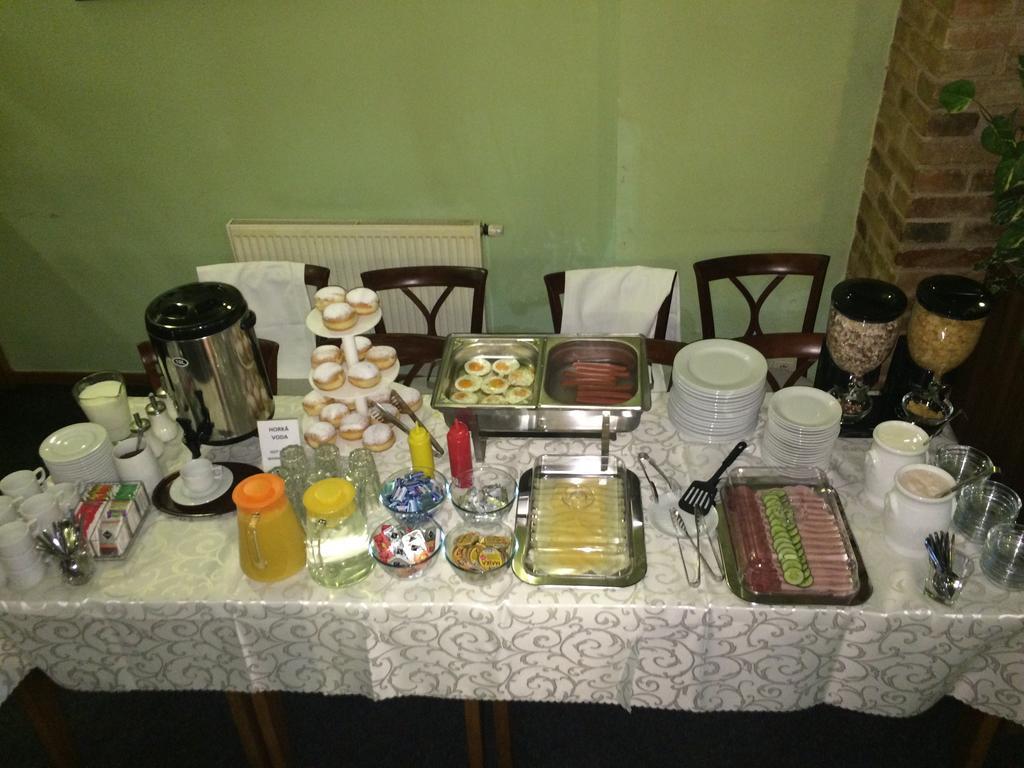Mělník Hotel U Cisare מראה חיצוני תמונה