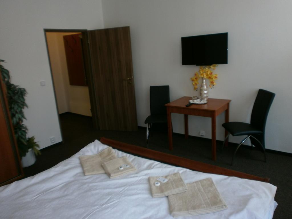 Mělník Hotel U Cisare מראה חיצוני תמונה