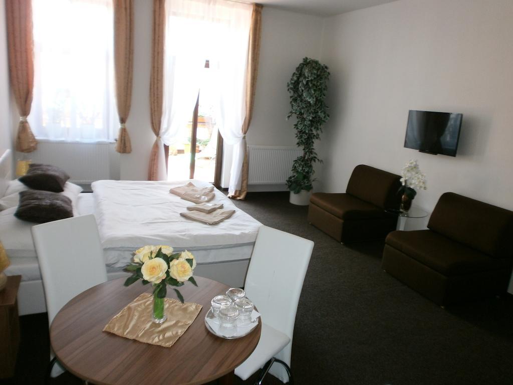 Mělník Hotel U Cisare מראה חיצוני תמונה