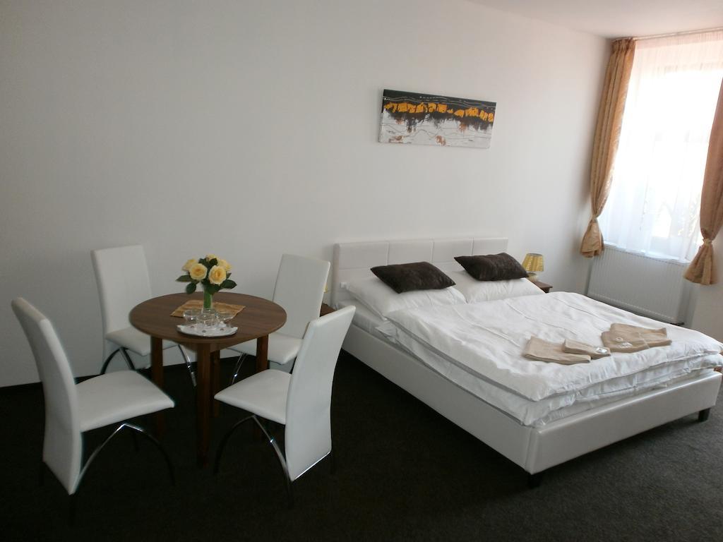 Mělník Hotel U Cisare מראה חיצוני תמונה