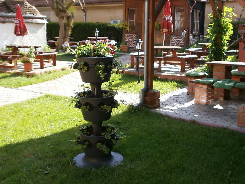 Mělník Hotel U Cisare מראה חיצוני תמונה